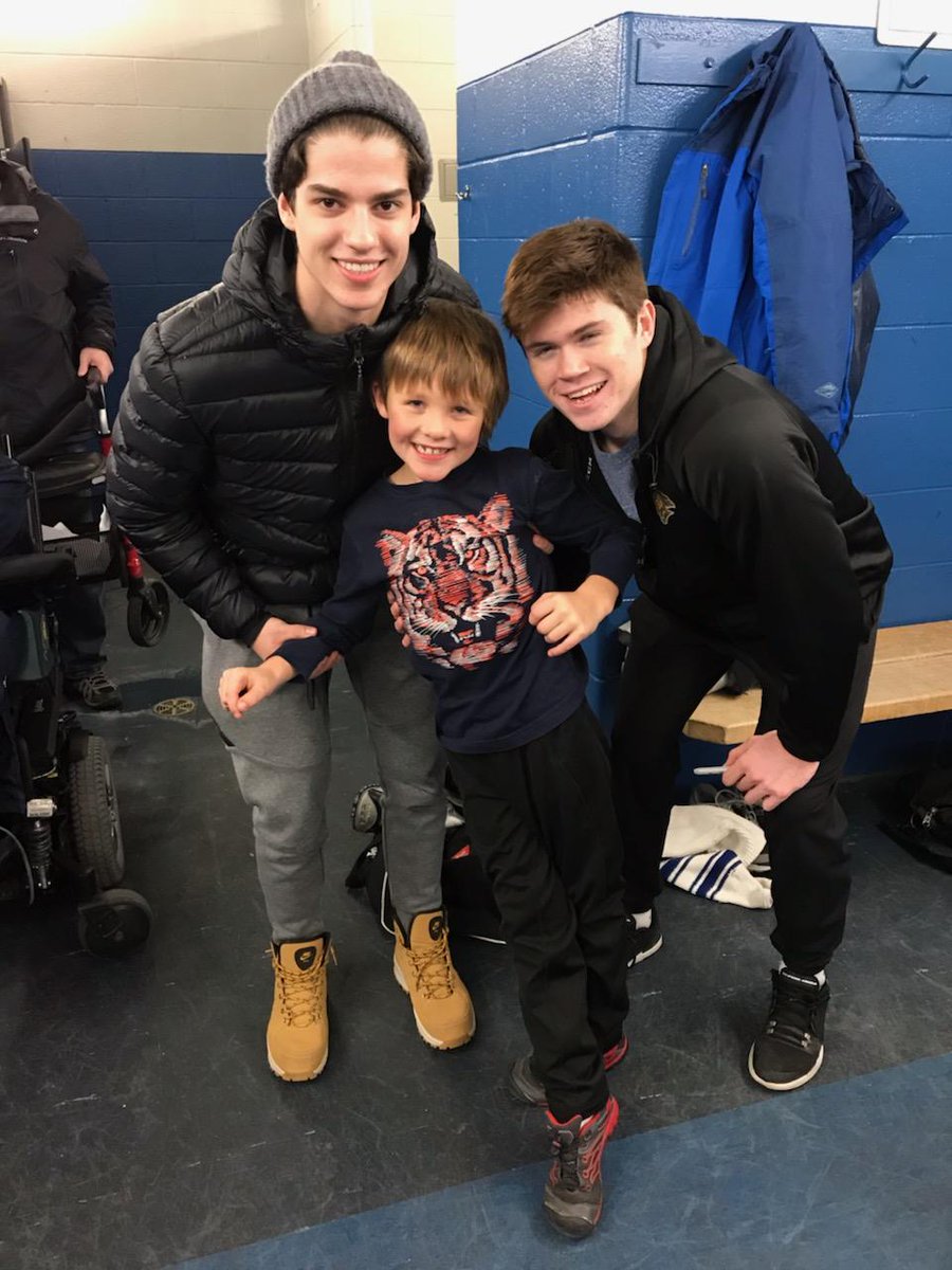 WrightCentury's tweet photo. Big smiles when the @GoLondonKnights show up to practice with the @LondonBlizzard https://t.co/QQ1gE5oC7u