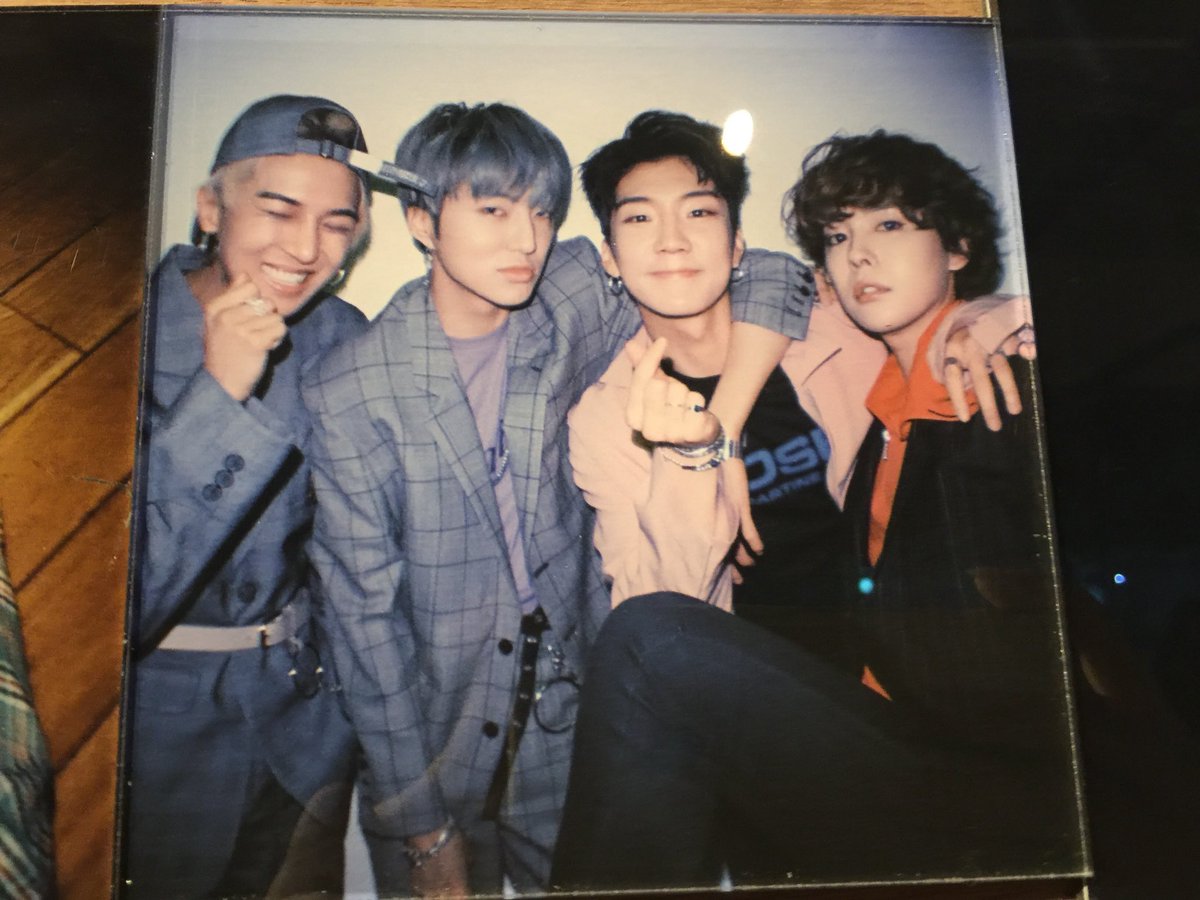 ME56528369's tweet photo. ไม่พูดเรื่องชิปละ แต่ขอปลาบปลื้มอีกอย่าง กับ my #WOT5 คือแบบ โอเค อยู่งานเดียวกันทั้งห้าคน แค่รูปก็เอาแล้วอ่ะ คิดถึงจังเลยยยย https://t.co/ude7m6DE9T