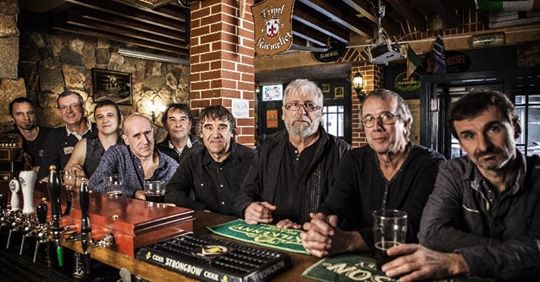 InfoGroupe's tweet image. Inishowen.fr, groupe de musique irlandaise aux influences multiples, qui s&apos;attache à retrouver dans ses prestations, l&apos;ambiance conviviale que l&apos;on peut trouver dans les pubs irlandais. #irlande #pub #musique info-groupe.com/inishowen/