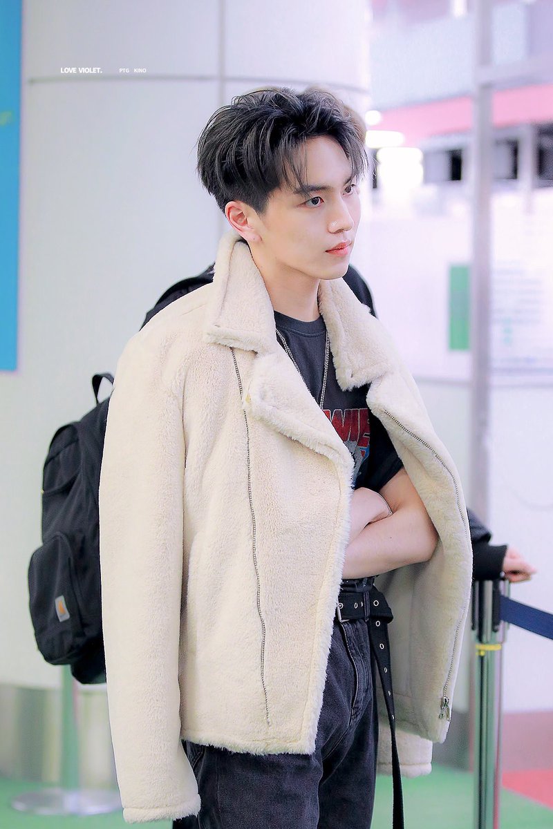 nctagons's tweet photo. his gaze is so strong omg https://t.co/9y1JnMXoml
