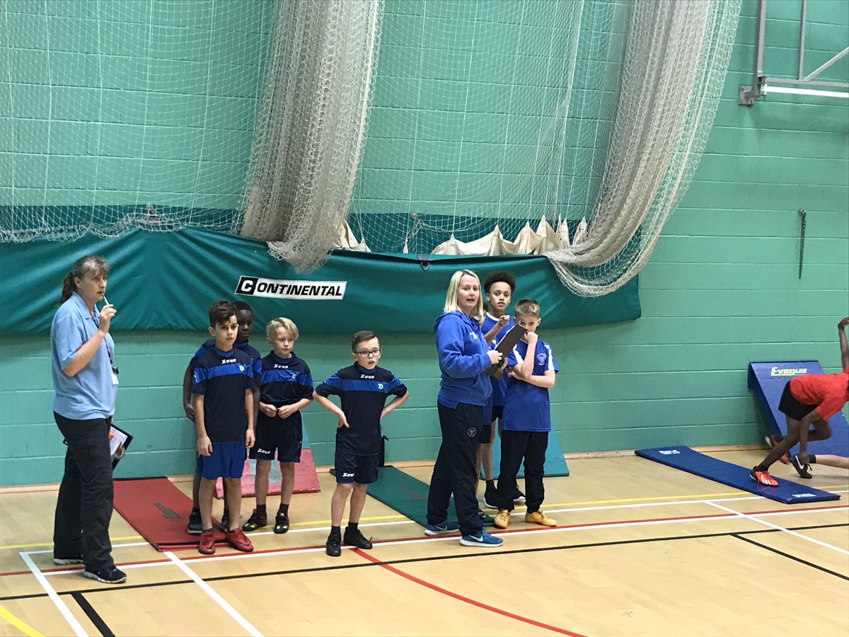 There’re five schools here in the first group. <a href="/castleton_leeds/">Castleton Primary</a> @HolyFamilyLeeds, Whingate Primary, Raynville primary and lawns Park are all competing.