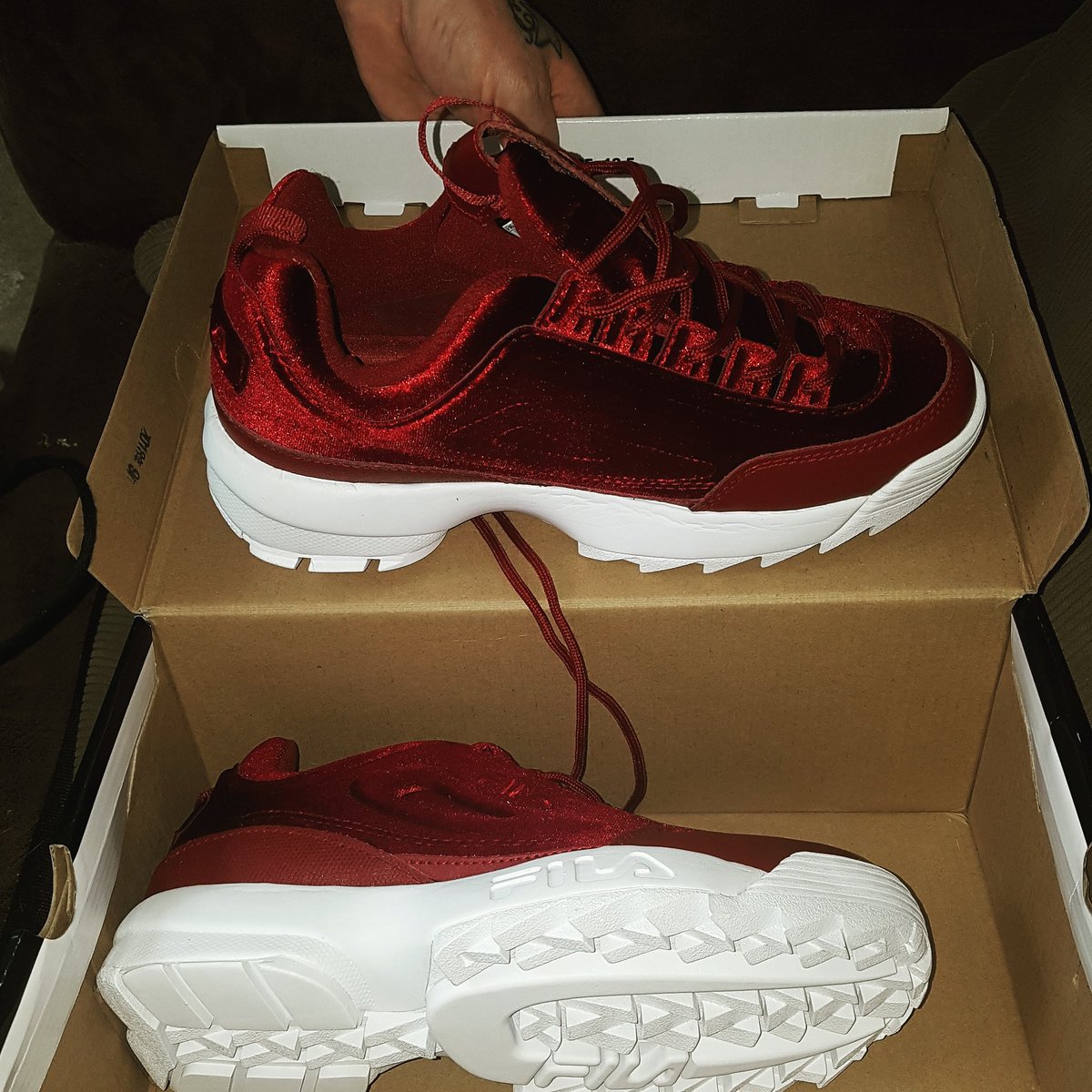 donnamarie2652's tweet photo. Got to love my new christmas trainers!! #FILA #oldschool #finallygotthem #25yearslater https://t.co/SwnAMWTo6X