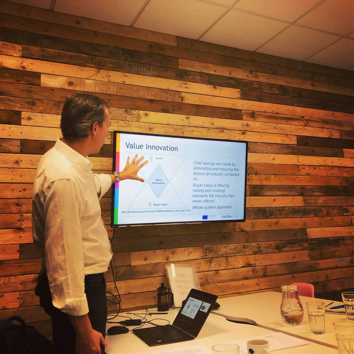 Great first session today at Silicon South's 'Open Accelerator' Series @uksiliconsouth <a href="/regiftwrap/">Regiftwrap is now RETHINKWRAP</a>