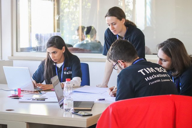 centroELIS's tweet photo. #WORKINPROGRESS 🚧 I ragazzi che partecipano al #TIMBOXhackathon stanno in queste ore ultimando i loro progetti: 8 soluzioni differenti ed #innovative che presenteranno domani in occasione della #finale. #StayTuned
@TIM_Official, @Pangea_F, #CrismaSrl, @MovendaSpA. https://t.co/g7rFAPuSqu