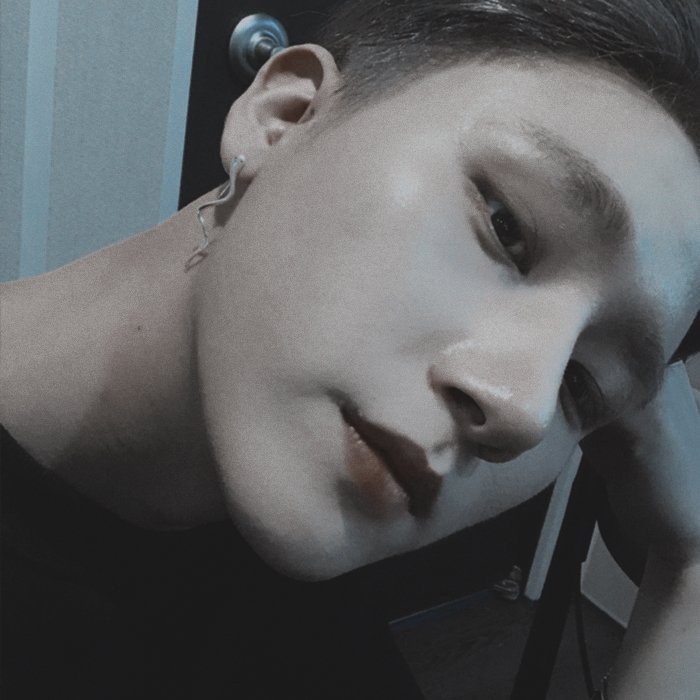 ratedjookyunie's tweet photo. jh: it isn't the best time for this, kyunnie.. our concert will begin in 20 minutes so i'm–
ck: shh, just come closer, i know you want it too right now https://t.co/3X4T1tFt2J