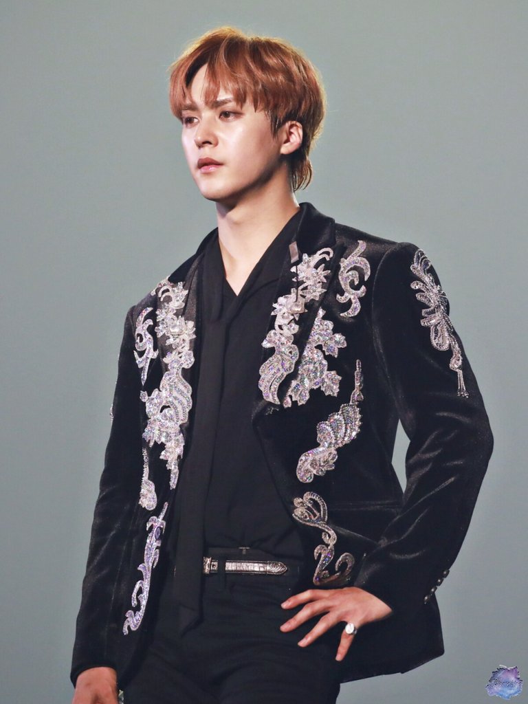 king_910606's tweet photo. 181125 하이라이트 outro 손동운

내가 한국에 있는 이유.

#손동운 #동운 #하이라이트 #Dongwoon #OUTRO #OUTRO콘서트 https://t.co/uY6z5LlKOI