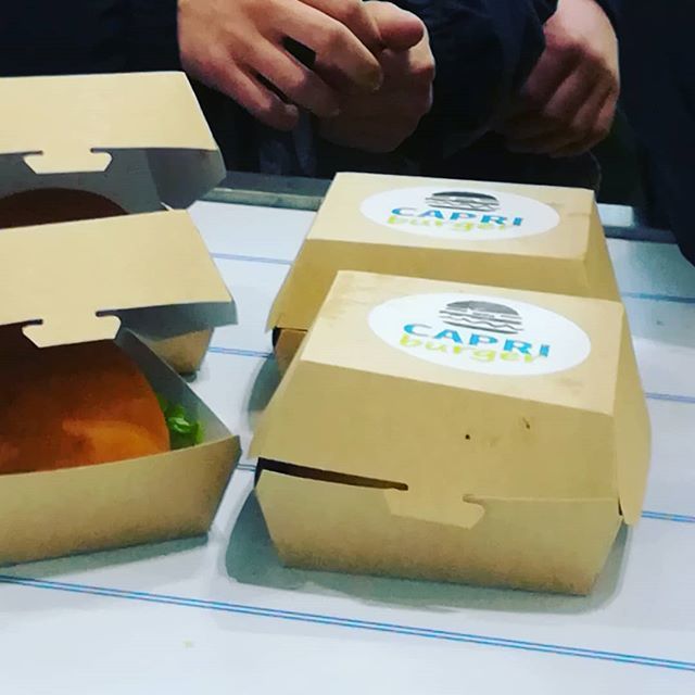 Caprinov's tweet photo. Le #capriburger victime de son succès ! Plus de 800 #burgers ont été vendus en 2 jours. Il est 14h30 et nous n'avons plus de stock 😲
#caprinov2018 #elevagecaprin #chevre https://t.co/on9tqcsLAL https://t.co/lvI0wHe3wd
