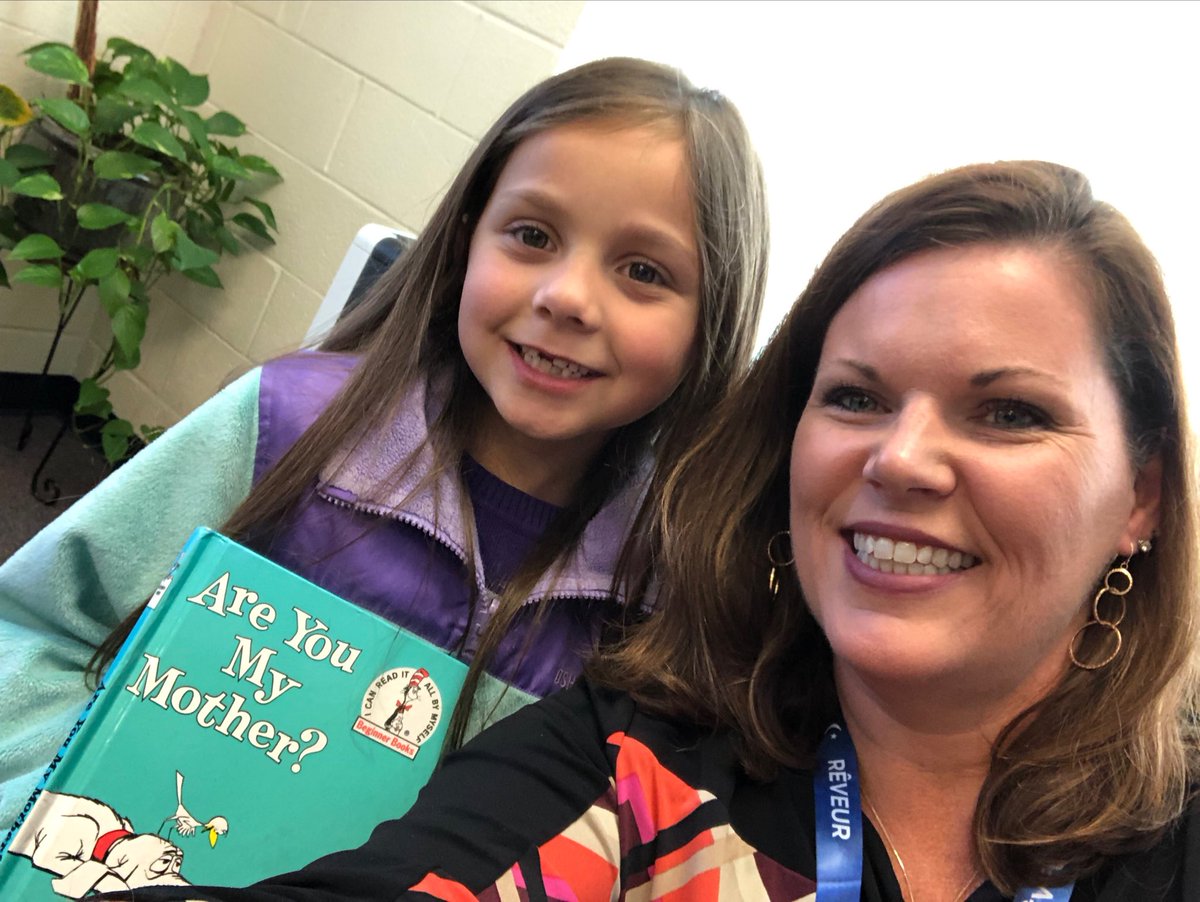 tonyahwilliams's tweet photo. I am so honored this young lady picked “read with a principal” as one of her PBIS awards!  Awesome job, kiddo!! ⁦@wmirvinelem⁩ ⁦@Ms_Kepley⁩ #RaiseTheBar #IrvinIgnites #PBIS https://t.co/m4wWQOmcsg