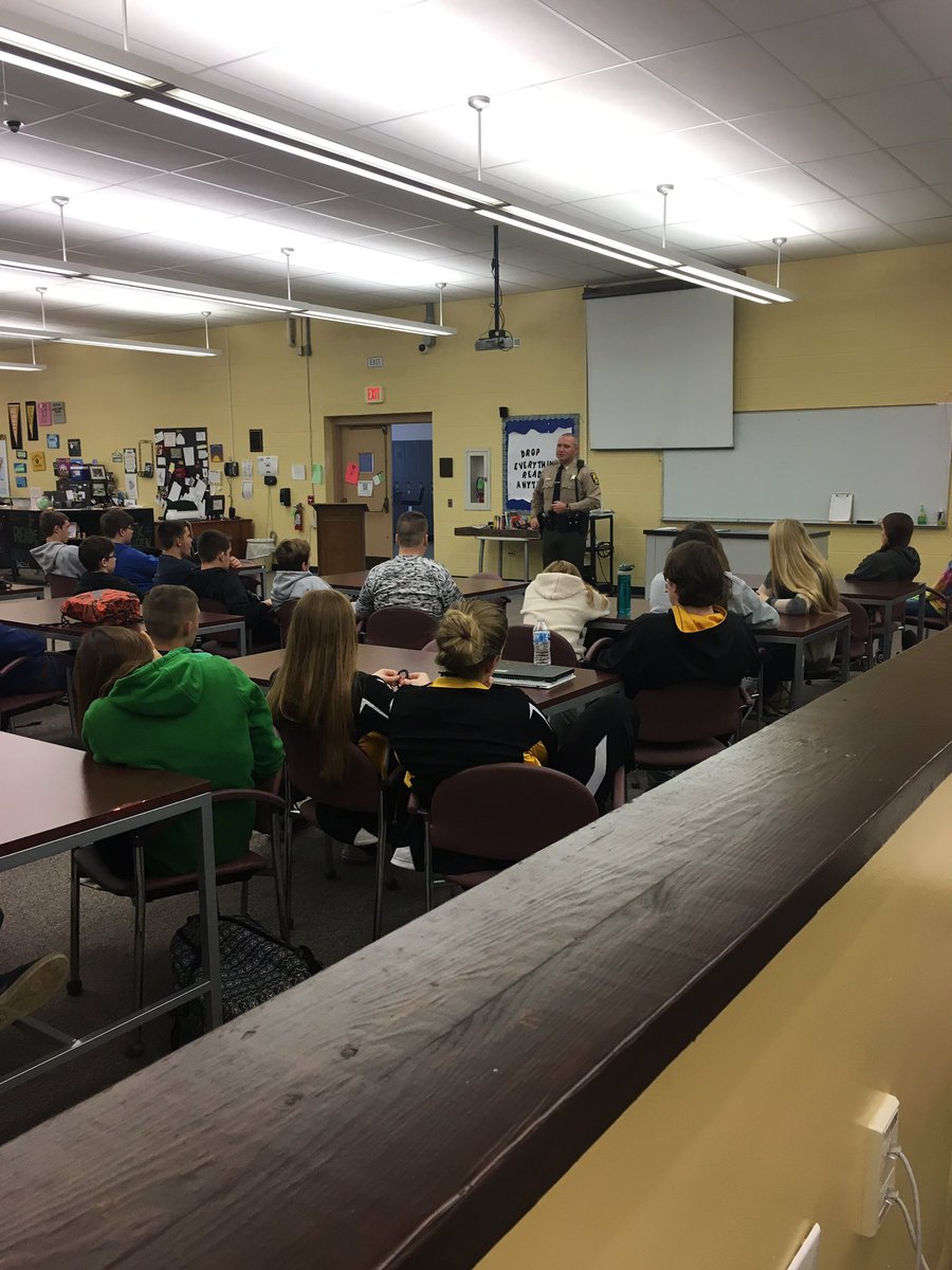 ZZaugie's tweet photo. Thanks again for Trooper Wilson for stopping by and talking with our Drivers Ed students this morning. Always learn something new. #rowvastrong #realworldknowledge https://t.co/lzdNb6Cv6h