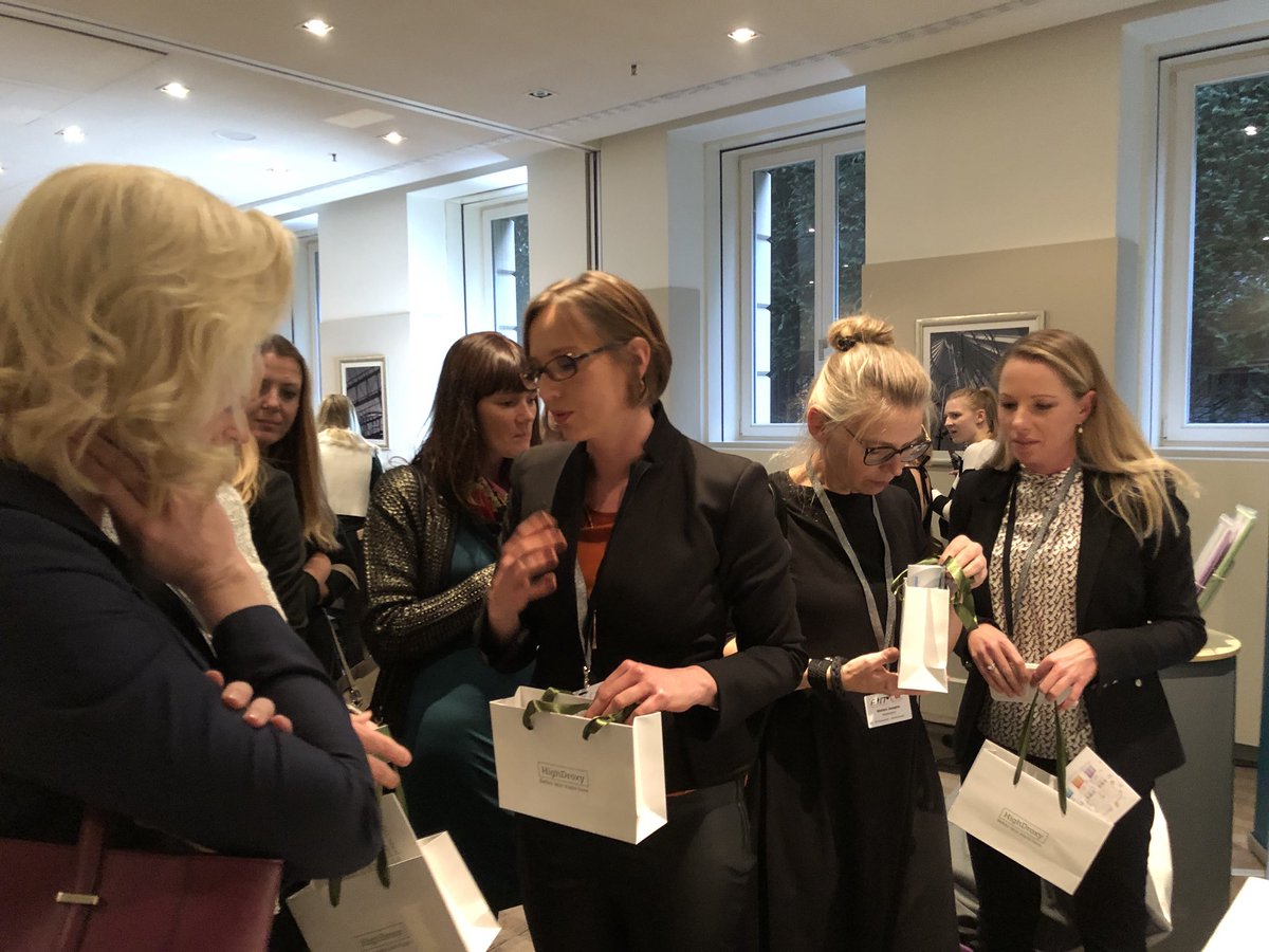 WomensITnetwork's tweet photo. Reges Treiben in der Refresh& Style Area #fitkongressde mit @StellaDotDE #NUJU # MaggieB und #AnyDi https://t.co/hLrkHPYpuG