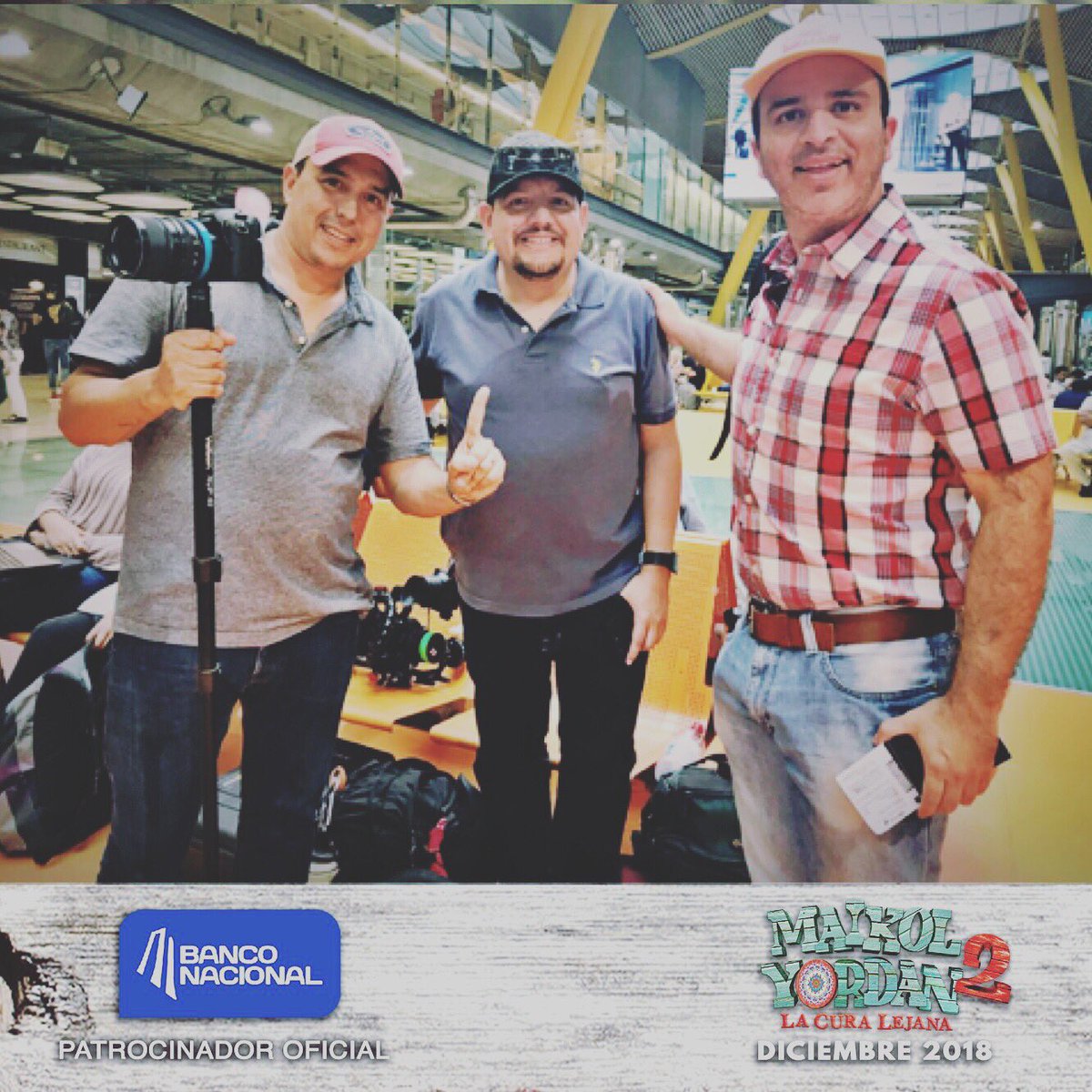 MediaDocena's tweet photo. Este es un #TBT muy especial, foto a punto de iniciar la primera toma de #MaikolYordan2 en Holanda 🇳🇱 en agosto del año anterior 🎥 con Mario Chacón (Maikol Yordan) Daniel Moreno  (director) Sebas Vega (director de fotografía) 

#13diciembreencines #my2 #yaenpreventa https://t.co/RbjID9AAdW