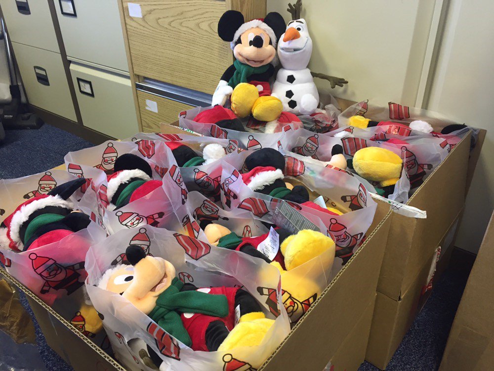 OxonPlay's tweet photo. Father Christmas and his Elves were busy in our Office today helping us make up our Christmas Gift bags for the Children @RAFBenson and Dalton Barracks, Mickey and Olaf will soon be on their way Thanks to our friends at @InKindDirect #GiftMagic #IKDisneyMagic https://t.co/5NT9SqFqjN