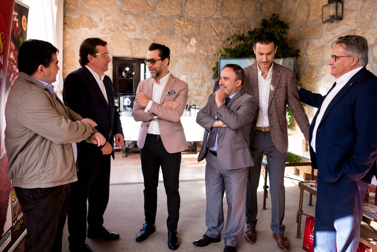 IKitchenSpain's tweet photo. Finalizada esta primera edición de #ImperialKitchenSpain, queremos agradecer el cariño de todos los implicados en la organización, patrocinadores y asistentes. ¡Nos vemos en la próxima! :) https://t.co/AJCzDD6Ez3