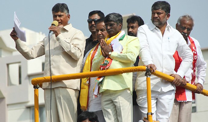 eenadulivenews's tweet image. శేరిలింగంపల్లిలో ఏపీ సీఎం చంద్రబాబు రోడ్‌ షో
goo.gl/eCfV9Y
#Sherilingampally #ChandrababuRoadShow #EenaduPhotoGallery #29112018
మ‌రిన్ని చిత్రాలు కోసం క్లిక్ చేయండి