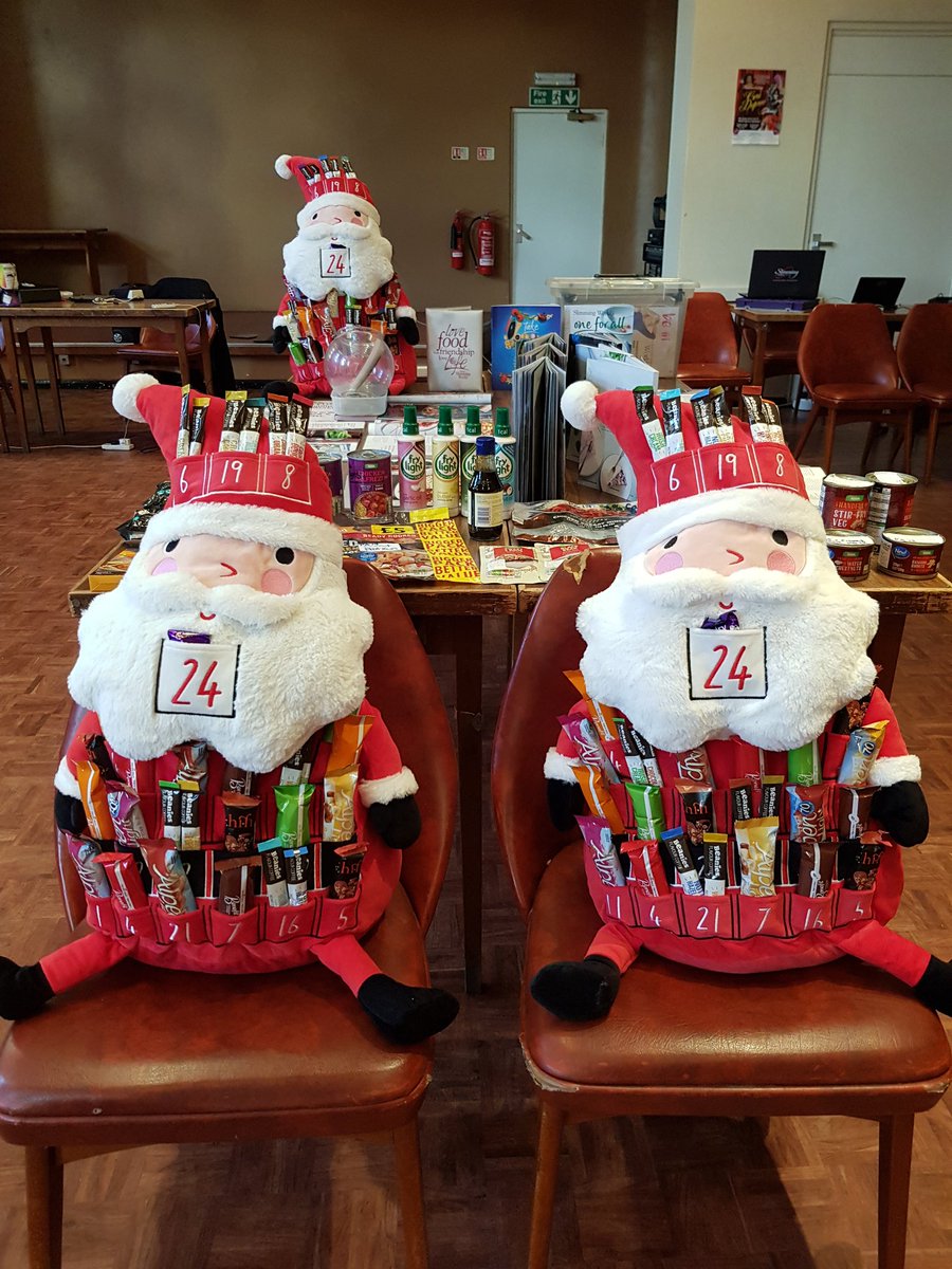 Syston_Thurs_SW's tweet photo. Loving our #slimmingworld raffle prizes today at @slimwithclivesw group from @sainsburys using #hifibars @AldiUK benefit bars, Alpen Light bars and @Beanies_Flavour sachets along with a @CadburyUK #freddo #5syns on Christmas eve. https://t.co/TP55zmueZn