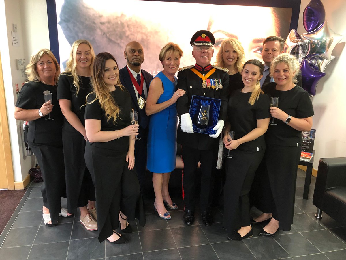 NouveauLashesUK's tweet photo. Earlier this year, Nouveau Lashes won @TheQueensAwards For Enterprise in International Trade. Yesterday, the celebrations continued as we were presented with the #QueensAward by Colonel McRobbie 🏆 We're incredibly proud of this achievement. @BSoftley #EmpoweringWomen #FemaleBoss https://t.co/1hvomVVvmG