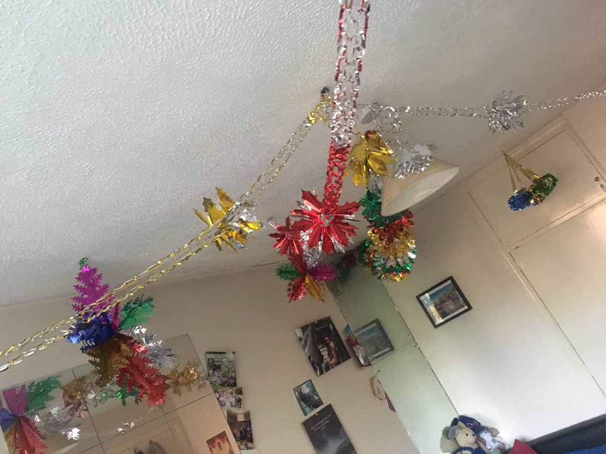 Gợi ý tacky 90s christmas decorations Để tạo không khí Lễ Giáng ...