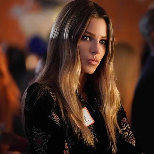   HAPPY BIRTHDAY LAUREN GERMAN, FAZENDO 4 DÉCADAS DE VIDA HOJE. 