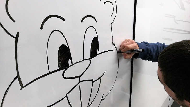 THECUBEMadrid's tweet photo. Así preparamos las cosas importantes para la visita del @MITSloanExecEd @MIT de esta tarde. Tenemos absolutamente todo bajo control. 👀

#TimTheBeaver 

https://t.co/PUkoDKVFl6 https://t.co/pIN0ttgRXw