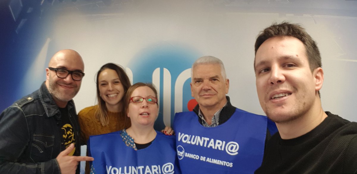 via_radio's tweet photo. Esta mañana nos visitaron Ruth e Iván del
@BcoAlimentosVgo . Mañana y pasado es la gran recogida de alimentos! Y este año el padrino es
@DavidAmorTv . Hazte voluntari@ y colabora por una buena causa https://t.co/yaE3fkQ107 #viaradio #BUENOSVIASCONV 2.0 https://t.co/6upt4Fu7ON