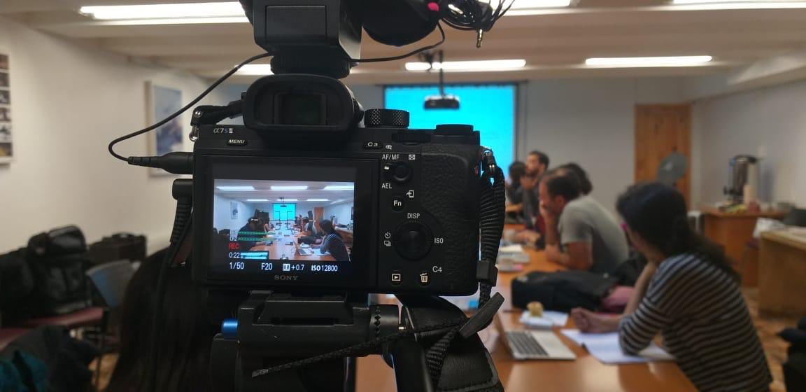 culturas_cl's tweet photo. Segunda jornada de trabajo con agentes del campo de los Nuevos Medios y las Artes Mediales, en Medios Nómades, Encuentros Regionales de Arte y Nuevos Medios, en conjunto con Encuentro Lumen, en Punta Arenas, Región de Magallanes.
#NuevosMedios https://t.co/X5MwXGp7pr