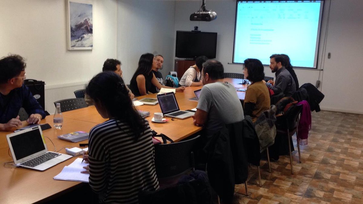 culturas_cl's tweet photo. Segunda jornada de trabajo con agentes del campo de los Nuevos Medios y las Artes Mediales, en Medios Nómades, Encuentros Regionales de Arte y Nuevos Medios, en conjunto con Encuentro Lumen, en Punta Arenas, Región de Magallanes.
#NuevosMedios https://t.co/X5MwXGp7pr