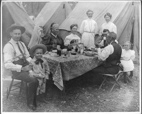 kansashistory's tweet photo. Pictured a family is seen stopping to take a photograph during a camping trip in Gray County, Kansas. The photograph was taken between 1905 and 1910. #kansashistory #graycounty https://t.co/eMcMlLhkq4
