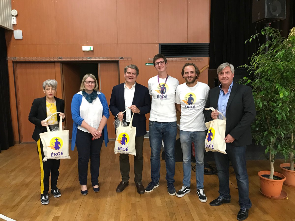 Petite conférence organisée par le Cercle des entrepreneurs du Vendômois, en présence de Monsieur le maire <a href="/pascal/">Pascal Jürgens</a>.brindeau et de <a href="/francklouvrier/">Franck Louvrier</a>, où ÉROÉ a pu distribuer quelques paniers de bon produits locaux 🎅