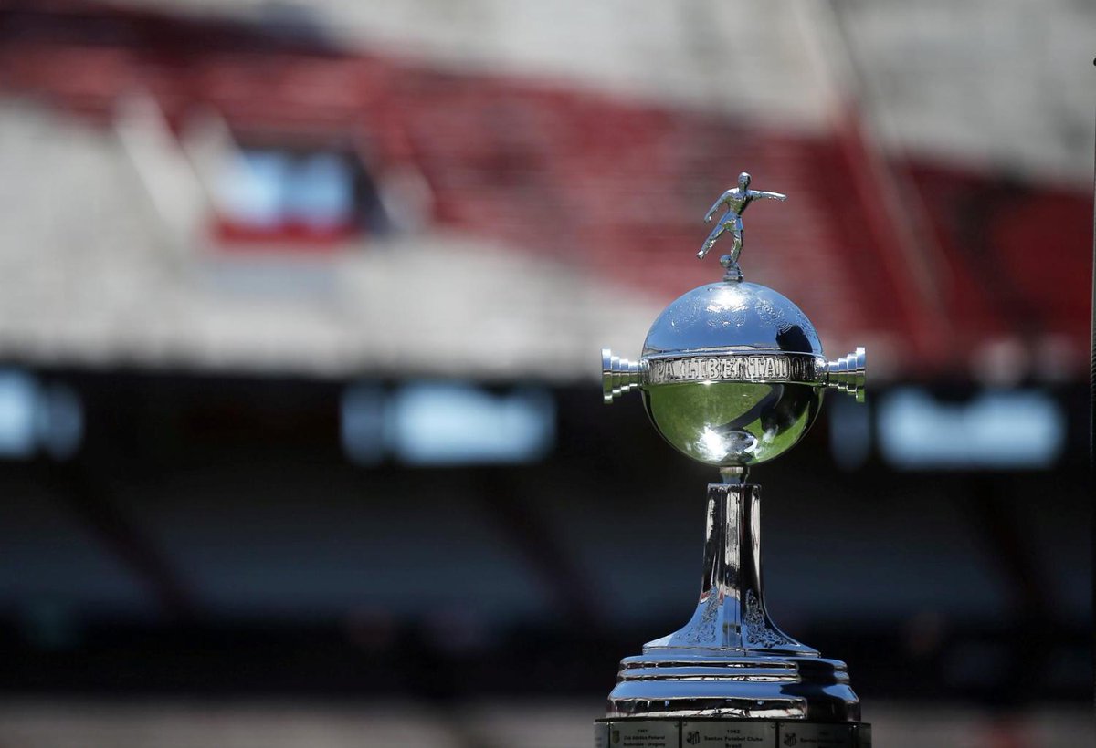 clarincom's tweet photo. ⭕ URGENTE
La #FIFA pidió que la final River-Boca se juegue en el estadio Santiago Bernabéu del @realmadrid https://t.co/ZV1PRSQU0y