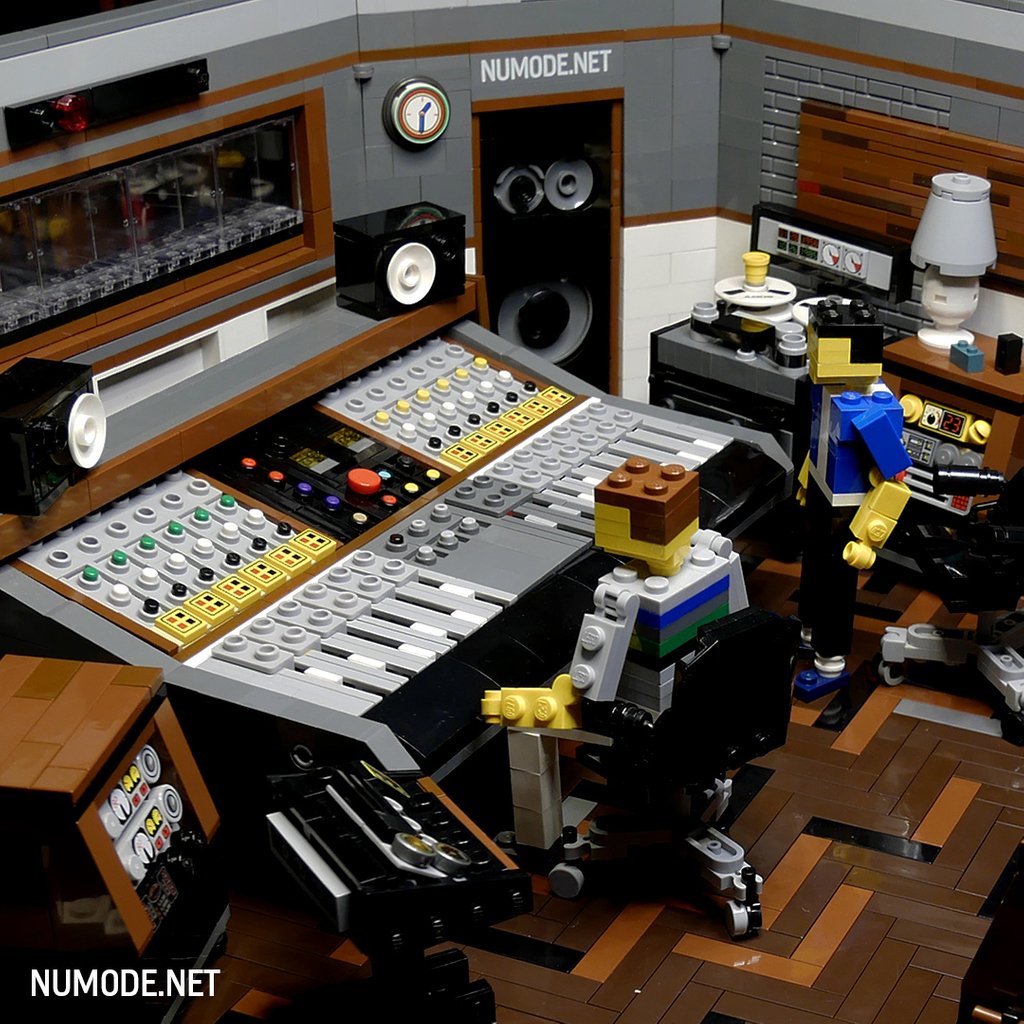 #neve #ns10 #lego #mixingdesk #mischpult #recordingstudio #tonstudio #moc #audio #recording #studio #drums #microphones #ton #audiophile #analogue #studiolife #music #legoist #1980 #reel2reel <a href="/legolife/">かとちん</a>

<a href="/Rupert_Neve/">Rupert Neve Designs</a> <a href="/LEGO_Group/">LEGO</a> <a href="/dwdrums/">Drum Workshop, Inc.</a> <a href="/Sony/">Sony</a> <a href="/YamahaMusicUSA/">Yamaha Music USA</a> <a href="/yamahaentertain/">Yamaha Entertainment</a>