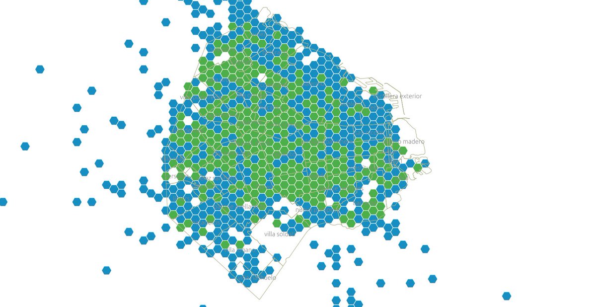 aaizemberg's tweet photo. Sigo jugando con el dataset de BAtaxi. En este caso, lo que hice fue analizar con una grilla hexagonal de 500 mts, cuantos viajes comienzan o terminan en cada celda. https://t.co/7uT5f8NDI7