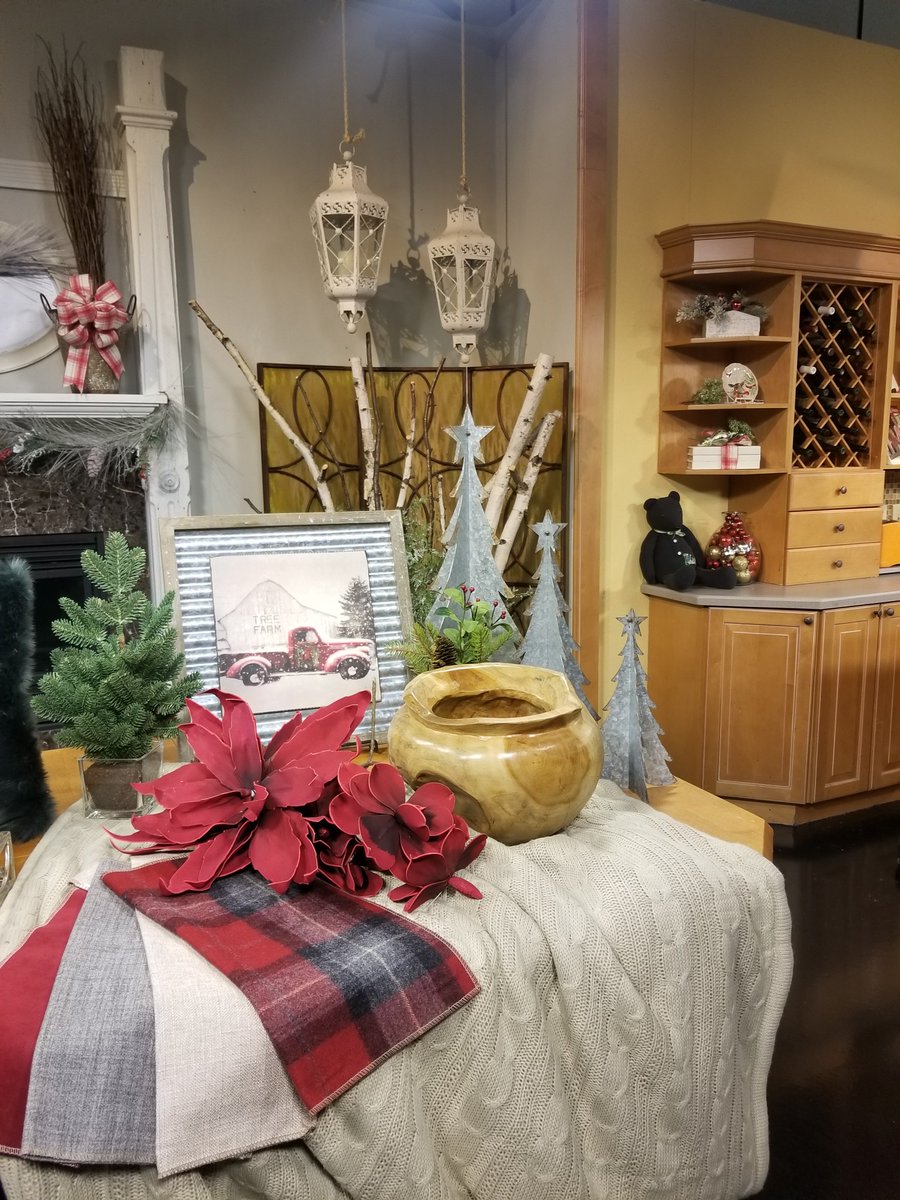 Steinhafels's tweet photo. Steinhafels #Appleton Manager Klaudia Ecker joins @fox11news #LivingWithAmy to talk about spicing things up a bit with #holiday #decor! 🎅🎄🎁
Watch now ➡️ https://t.co/WieAduKlQJ https://t.co/ksDyCpsm7v