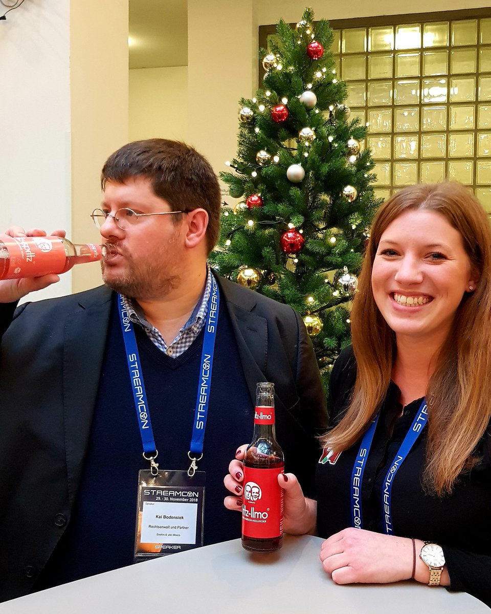 Stream_Con's tweet image. Die #StreamCon ist in vollem Gange😀 Und für die richtige Erfrischung wurde selbstverständlich auch gesorgt😋 Eine @fritzkola Limo geht immer 😎

#fritzkola #fritzlimo #Erfrischung #Lecker