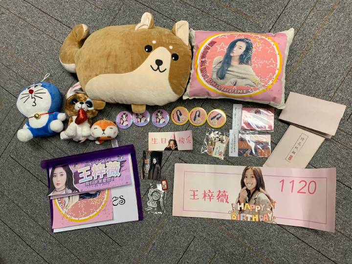 wangziweiPH's tweet photo. [181129]
Wang Zi Wei Philippines Update

Erkangs! Finally, after a week of obstacles and delays, Zi Wei has already received our package!!! Zi Wei would like to express her deepest gratitude for the gifts and for our support and love. 

#王梓薇 #WangZiWei #WangZiWeiPH 
- ADMINS💕 https://t.co/djtwFc3MrF
