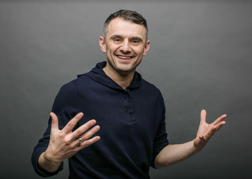 CLICKSUMMITpt's tweet photo. Este ano tivemos em palco o @EFulwiler, Diretor Executivo da @VaynerMedia ,que nos contou, entre outras coisas, como é trabalhar para o @garyvee.

Se pudessem trazer 1 orador internacional ao próximo ClickSummit, quem é que escolhiam?

#clicksummitpt

Foto: @ozy https://t.co/S64sAmSpHi