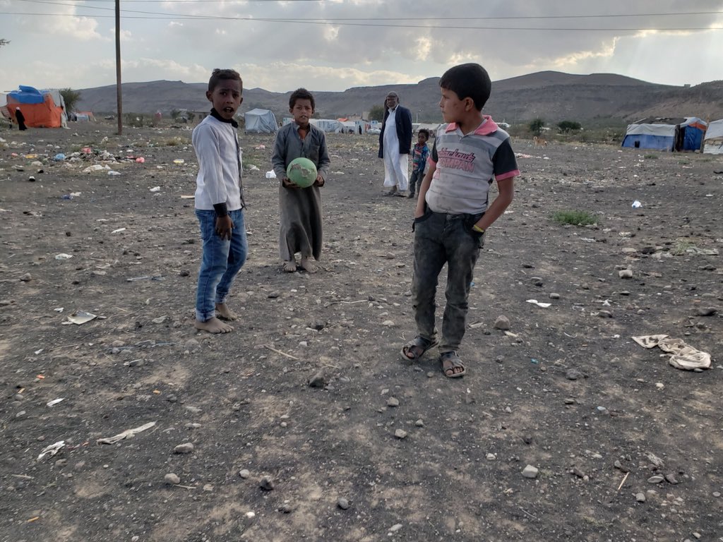 UNReliefChief's tweet photo. Visited a camp for displaced families in Sana’a today where I met people from Hudaydah, Saada, Taiz &amp; other areas in Yemen affected by fighting. We must put an end to human tragedy unfolding in #Yemen. A ceasefire &amp; commitment to peace are some of the things that need to happen. https://t.co/3jAl9AbhYW