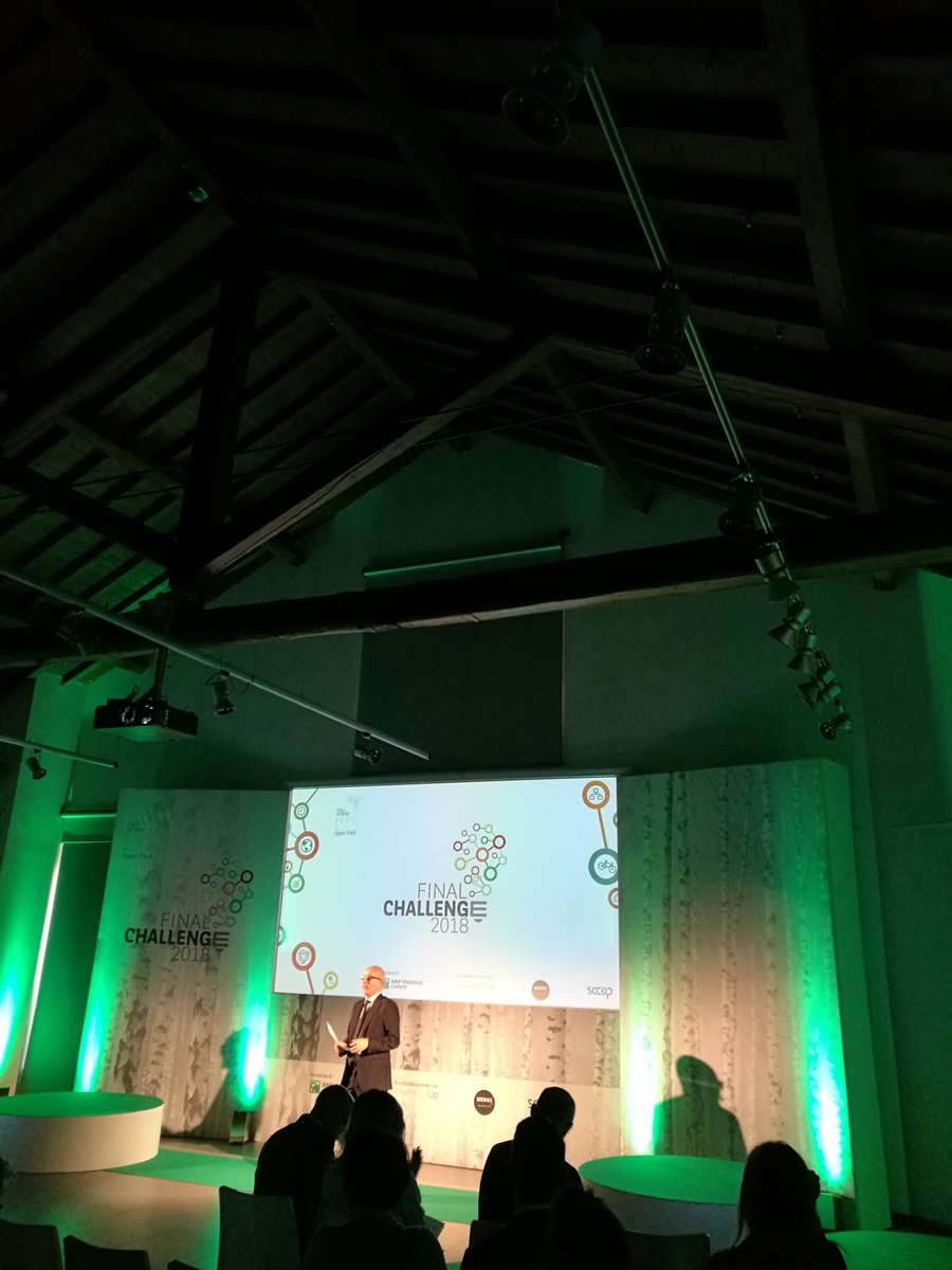 EconomyUp's tweet image. .@lucaviscardi apre la #finalchallenge #OpenFab #call4ideas @BNPPCardifIT @InsuranceUP_