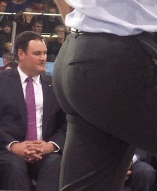 efe_drino's tweet photo. Alguien sabe qué tipo de corbata usa el señor que está detrás de Trudeau? Es para una monografía #G20 https://t.co/pxeSqaRZaj