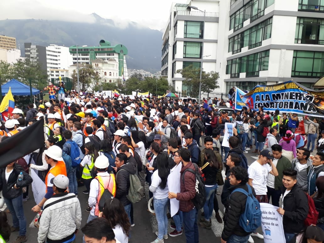 Alejafaj's tweet photo. Yo creo en la minería responsable, creo en lo que estudié, creo en lo que puedo hacer, soy minero y también soy pueblo #Mineríasí #Trabajosí #Mineríaesdesarrollo #Mineríaresponsable @AsambleaEcuador @Lenin @elizcabezas @RecNaturalesEC @ecuavisa #RíoBlanco
#Molleturo https://t.co/AhH9rIL0Ek