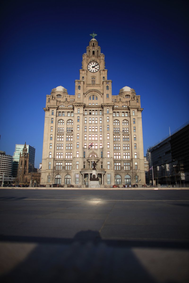Everton's tweet photo. 🔵 | #BlueCrimbo kicks off tonight with music and entertainment at the foot of the Royal Liver Building at the Pier Head. 

Join us from 5.30pm…🙌 #EFC https://t.co/wddyJ7dC2N