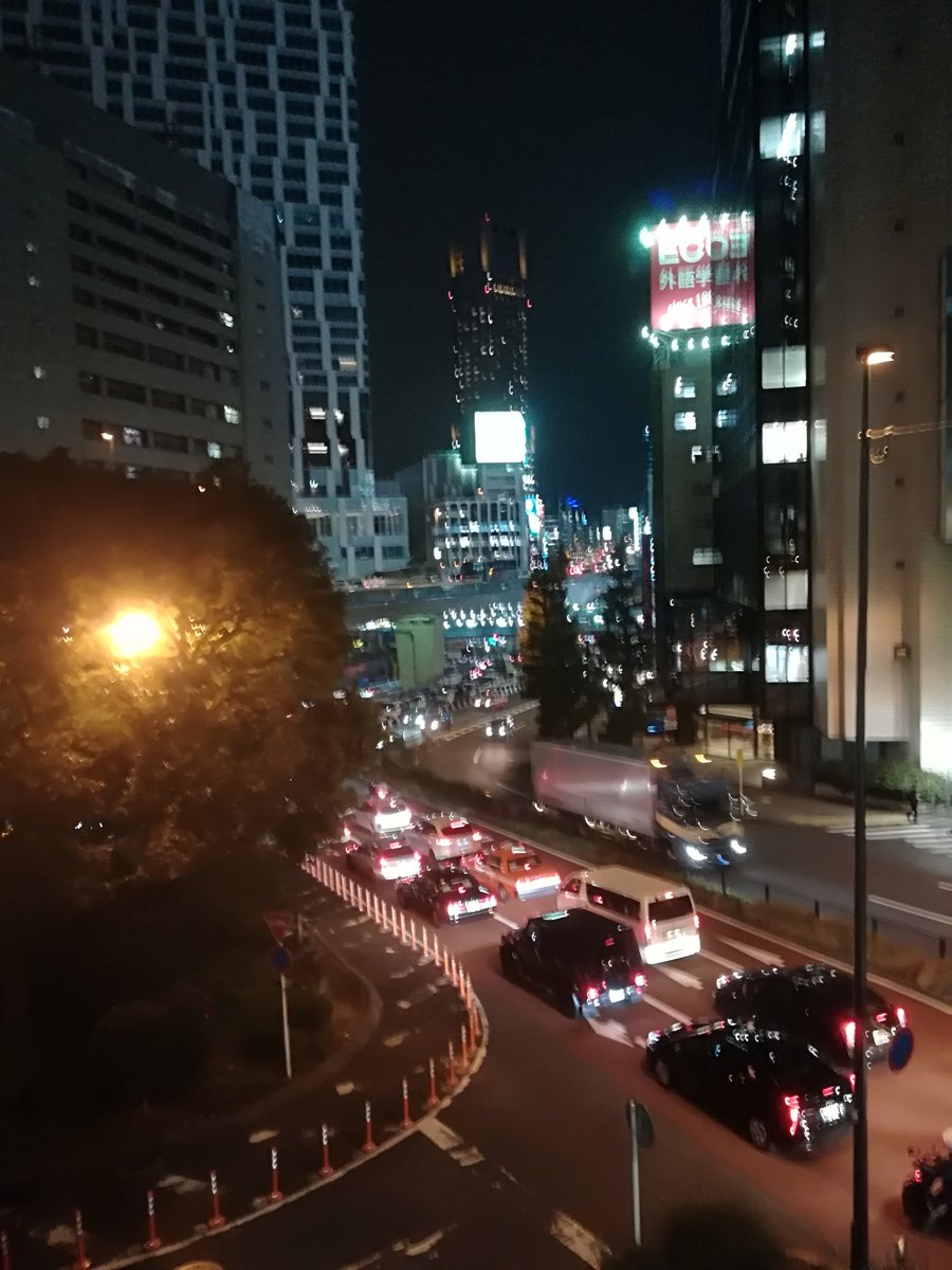 keneiennomune's tweet photo. 渋谷のクロスタワーに行ってきたよ！
会ったことも､話したこともない人達でも【尾崎】と言う共通キーワードがあれば会話が自然に盛り上がり､昔からの仲間の様な感じがしたよ！　次は4/25に東京に行けたらいいなぁ。
話しかけてくれた方々､そして尾崎ありがとう! https://t.co/SzK6vg7nCO