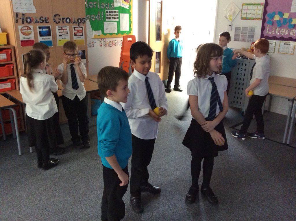 JupiterCFS's tweet photo. Woodpeckers have learnt about the solar system and light during Science this afternoon! https://t.co/h4psHnS3iq