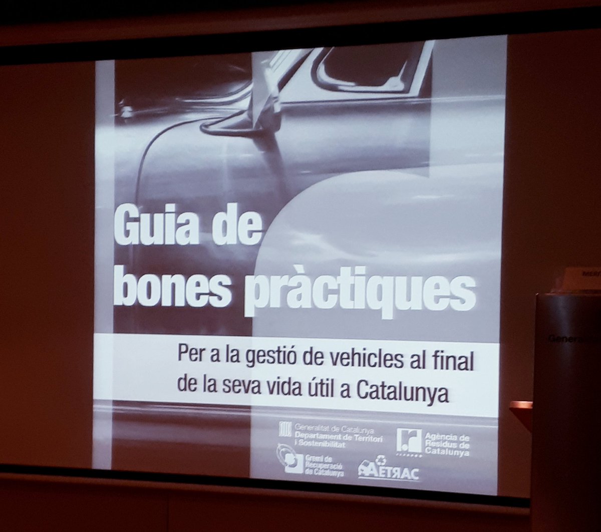 residuscat's tweet photo. Aquesta és la portada de la nova Guia. La podeu descarregar al nostre web! #residus #vfu @gremirecupera @AetracOrg https://t.co/5bAHfeiYyw
