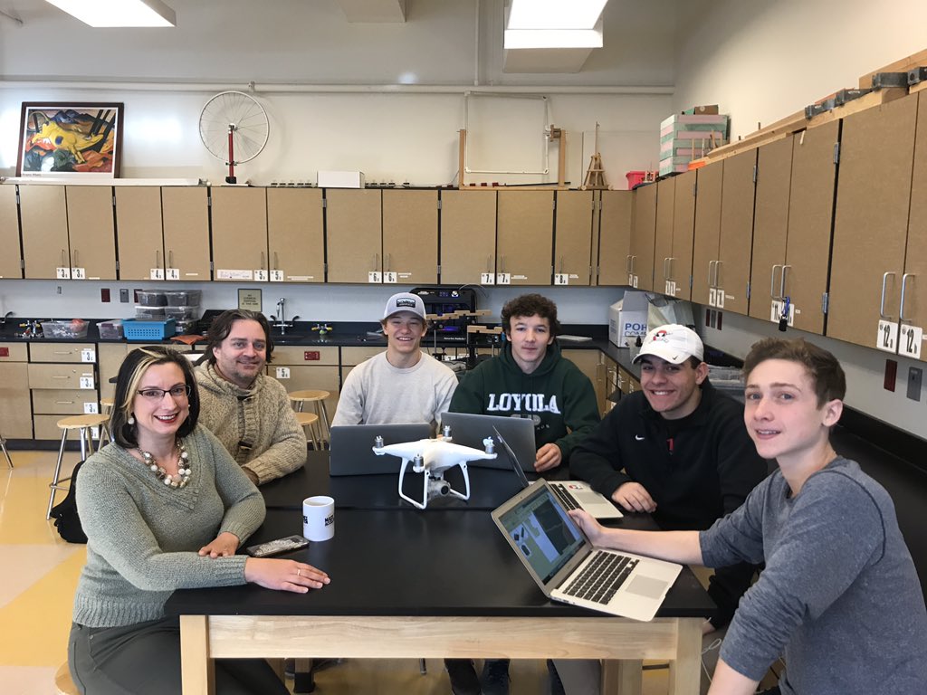 WindhamIceEyes's tweet photo. We finally were lucky enough to meet with our two fantastic mentors, Natalie and Chris. They are going to be a huge help for us. #team #work https://t.co/qSnrlaMuse