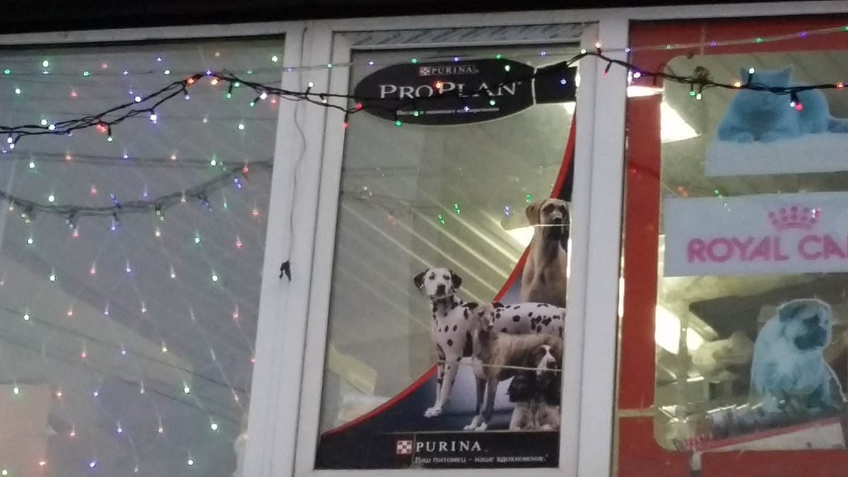 Приволжский -9. 
В микрорайоне  идет активная подготовка к Новому году.🎄🎄🎄🎄 Предприниматели украшают окна магазинов , развешивают световую иллюминацию на деревьях.Очень красиво. 👍👍👍🎄🎄🎄🎄   
<a href="/promadm/">Promadm.samara</a>.