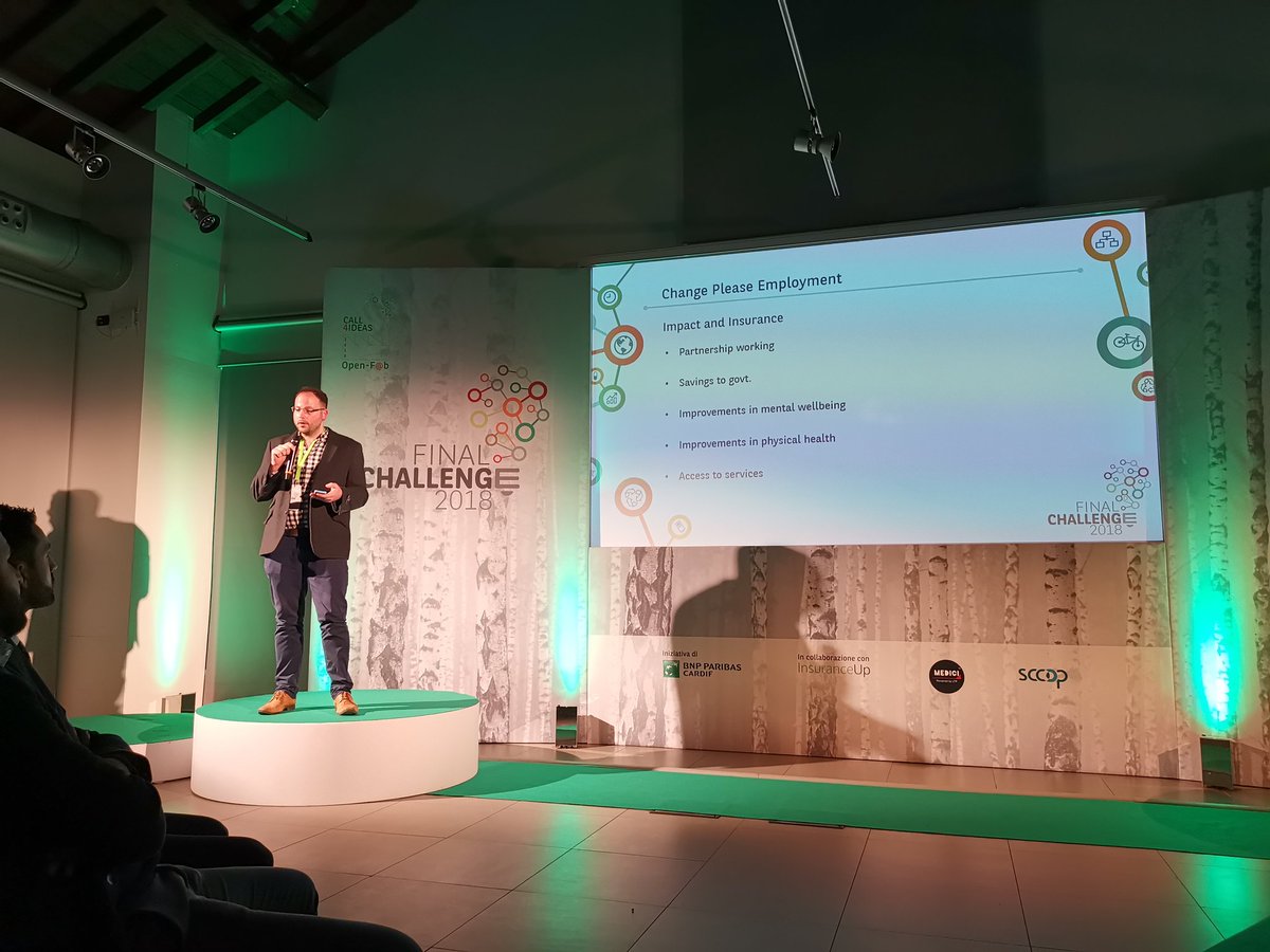 FjonaCakalli's tweet image. Sul palco @ChangePlease una startup inglese che forma baristi per servire ☕ lungo la strada. Il miglior candidato? Deve essere un SENZA TETTO. Davvero un bellissimo progetto #Call4Ideas #OpenFab @BNPPCardifIT