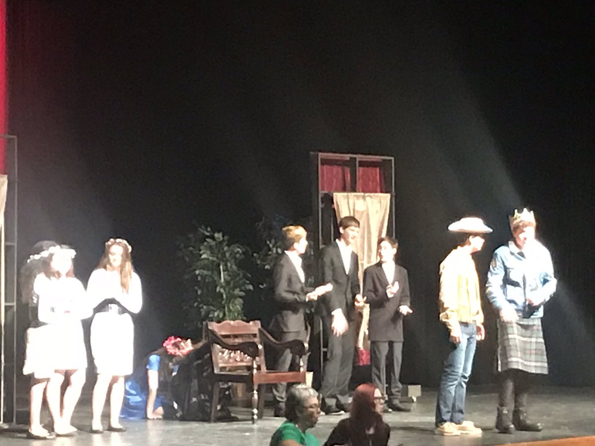 Latech74Moore's tweet photo. Third Grade enjoying the Children’s Production at Langham Creek High School. @MRobinsonElem #PurposeAndGreatness @CyFairISD @langhamcreekhs https://t.co/h5Wo8FqLbl