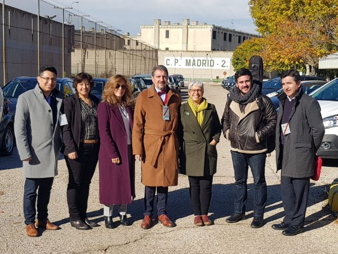CECUMad's tweet photo. #Hoy visitamos los centros penitenciarios Madrid I, II (Alcalá-Meco), para saludar a nuestros #conciudadanos, brindándoles #asesoría jurídica, #escuchar sus requerimientos e #informales sobre #servicios consulares. https://t.co/2Gu6FhqEvG