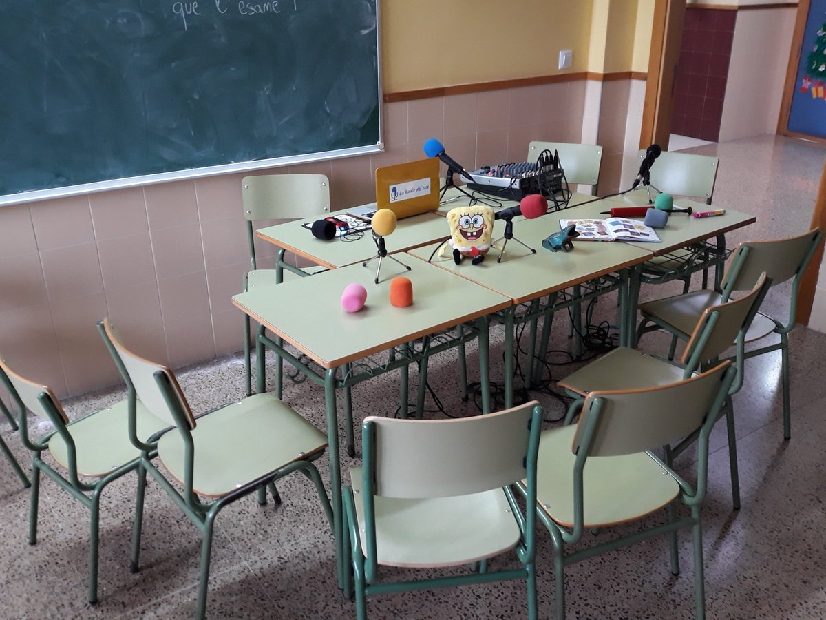 radiodelcole's tweet photo. Tarde de #taller de #radio muy intensa en San Claudio grabando el #podcast para https://t.co/6XC5Lk7Yxv https://t.co/TN7RzodyCp