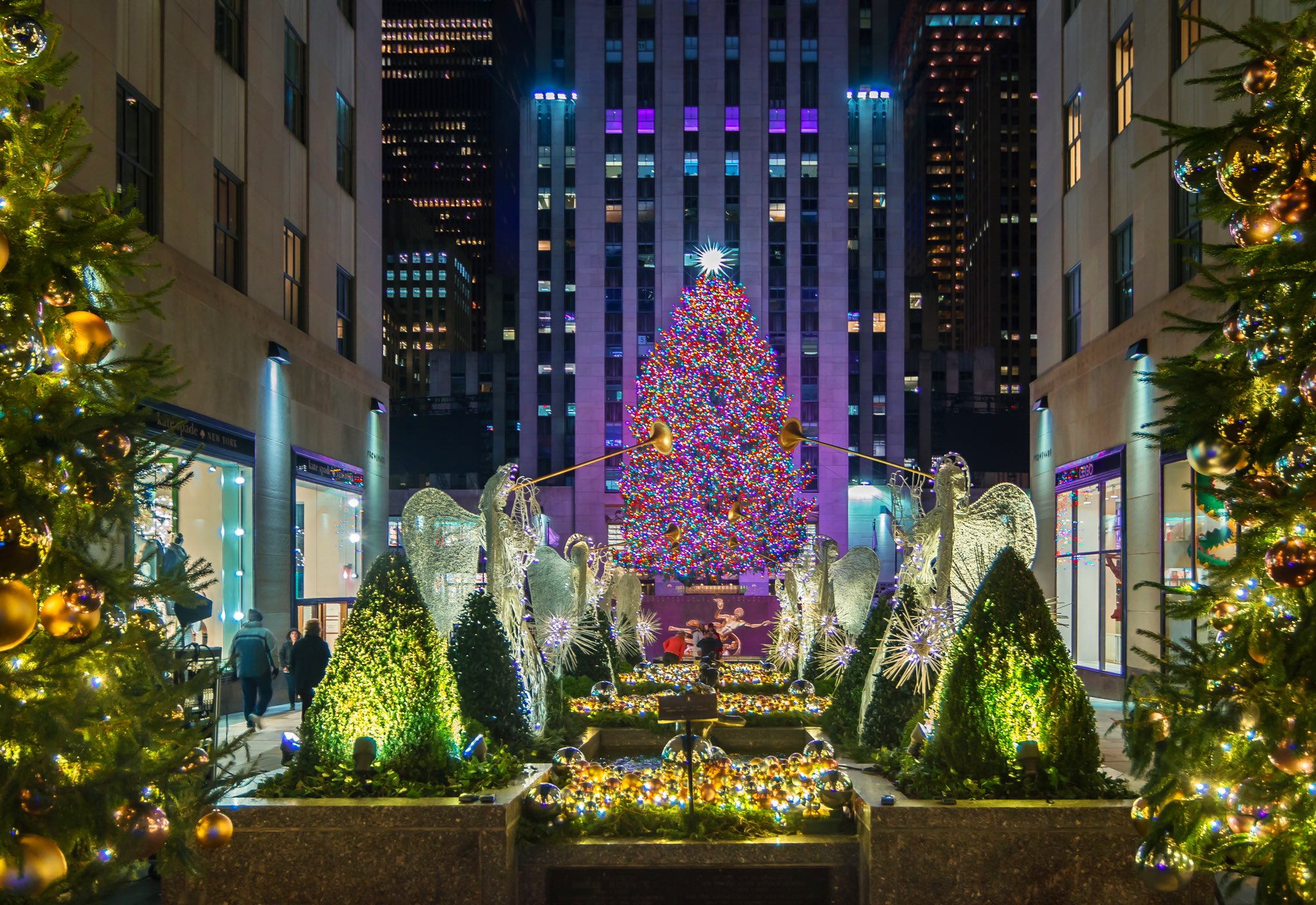 Noel Y. Calingasan • NYC on X: LV's O Christmas Tree! Louis